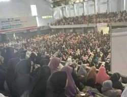 Ustadzah Halimah Alaydrus Doakan Lombok Saat Kajian Akbar Bersama Ribuan Muslimah di Unram
