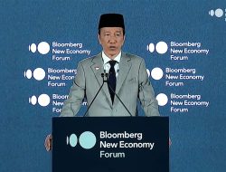 Jokowi Pidato Bahasa Inggris di Bloomberg New Economy Forum, Banggakan Infrastruktur, QRIS, dan Gojek